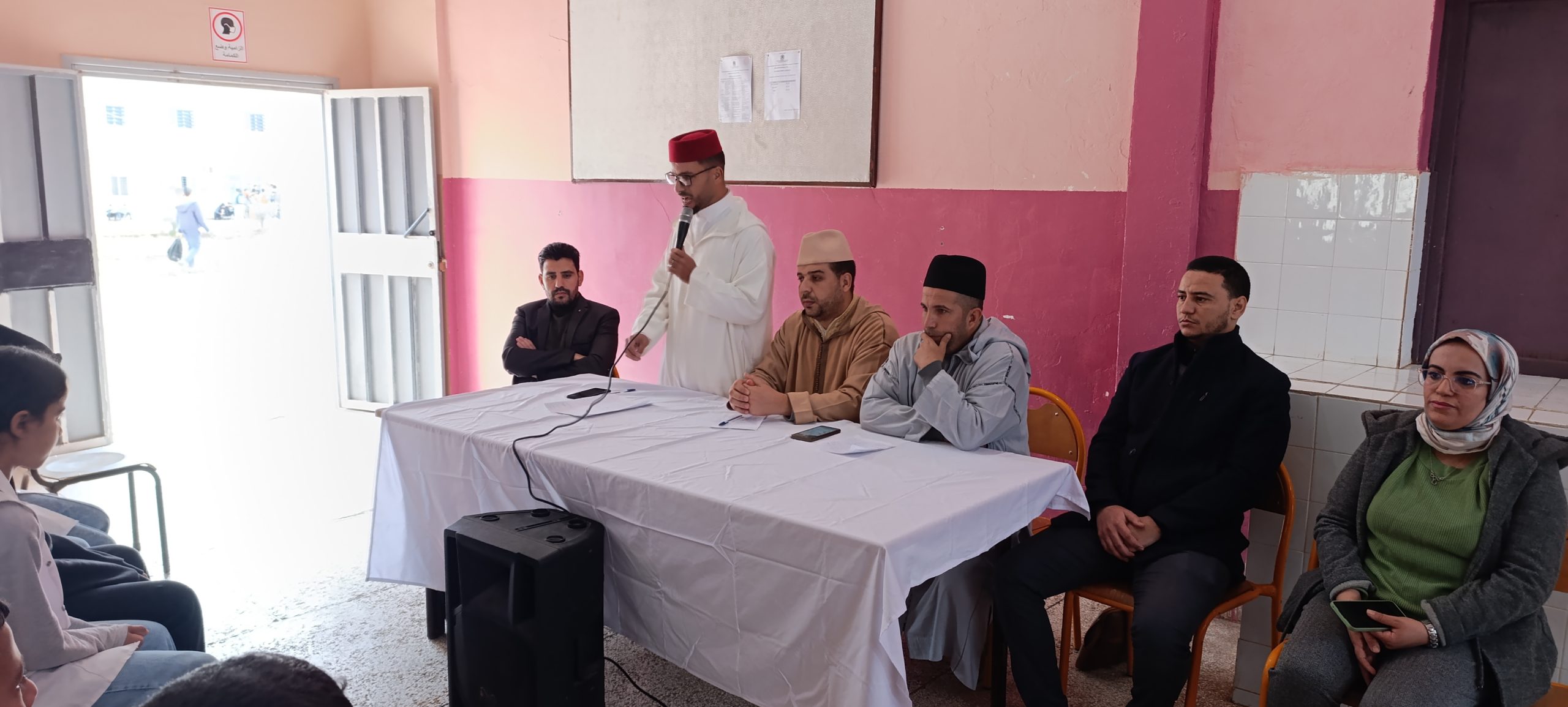 ندوة علمية بعنوان:”الإيمان و أركانه و شروطه”بفضاء الإعدادية التأهيلية ابن البناء المراكشي.