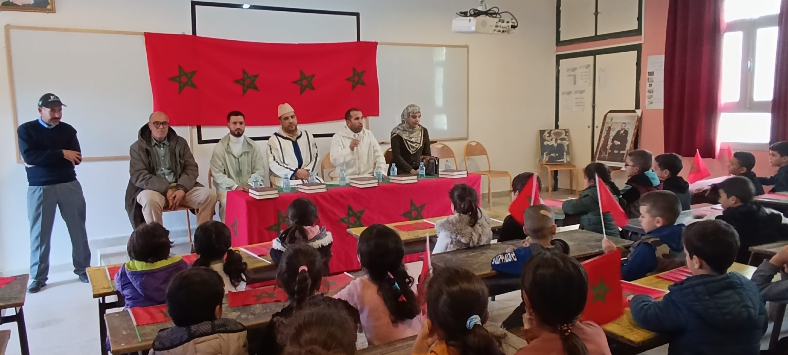 صبحية ثقافية لفائدة تلاميذ وتلميذات المدرسة الابتدائية “المحطة” بوادي أمليل، تخليدا لذكرى عيد الاستقلال المجيد