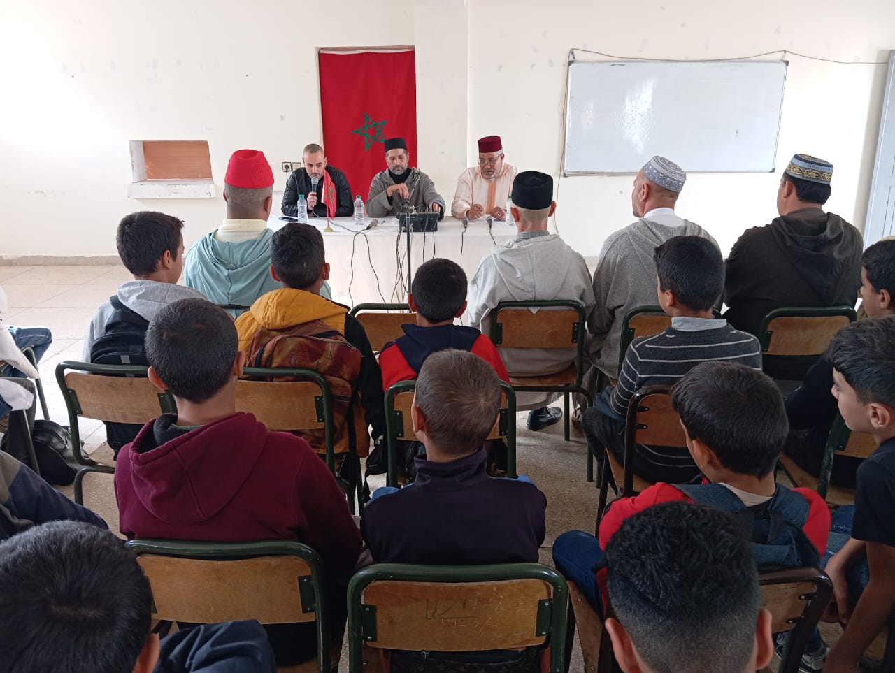 أمسية ثقافية لفائدة تلاميذ وتلميذات الثانوية التأهيلية الصنوبر بجماعة بوشفاعة