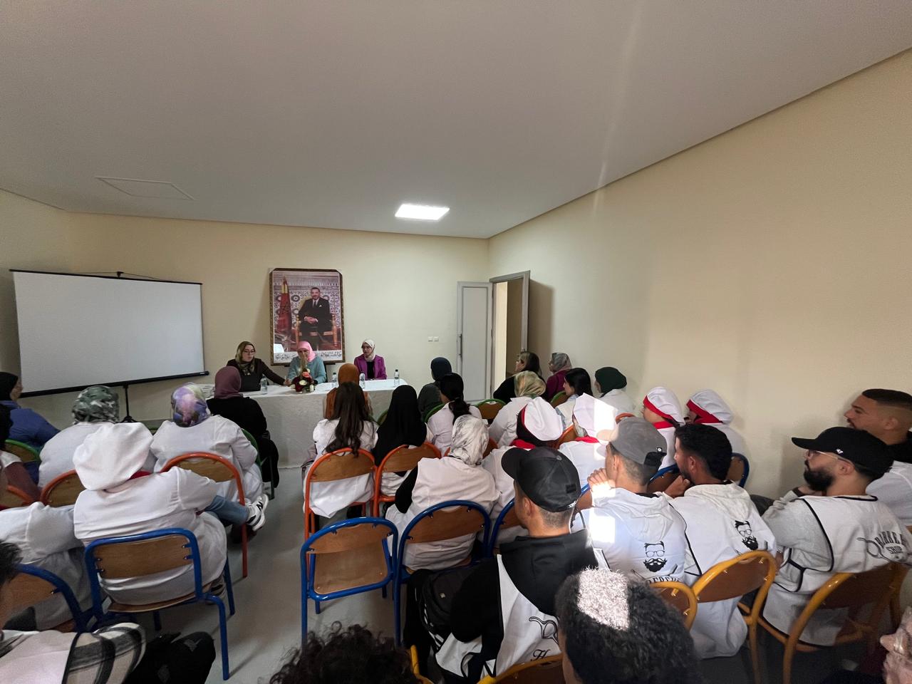 أثر التنشئة الأسرية السليمة في محاربة العنف ضد النساء وتحقيق الحياة الطيبة