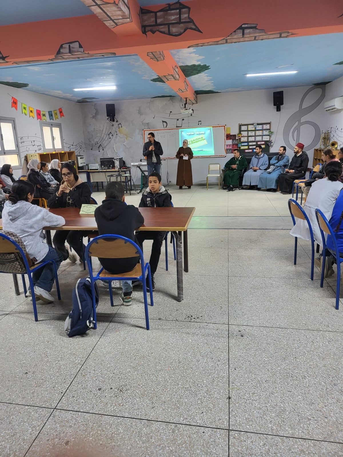 مسابقة ثقافية بالثانوية الإعدادية الكندي بتازة