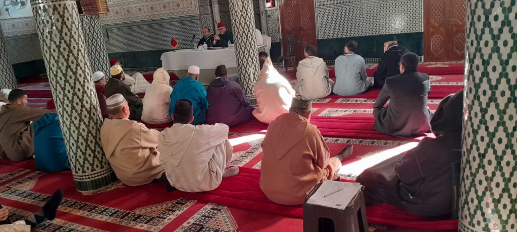WhatsApp-Image-2024-12-25-at-19.33.47-1-1024x461 دورة تكوينية لفائدة الأئمة والخطباء بباشوية تازة في إطار التكوين المستمر للقيمين الدينيين،وتنزيل خطة تسديد التبليغ؛ من أجل تحقيق الحياة الطيبة