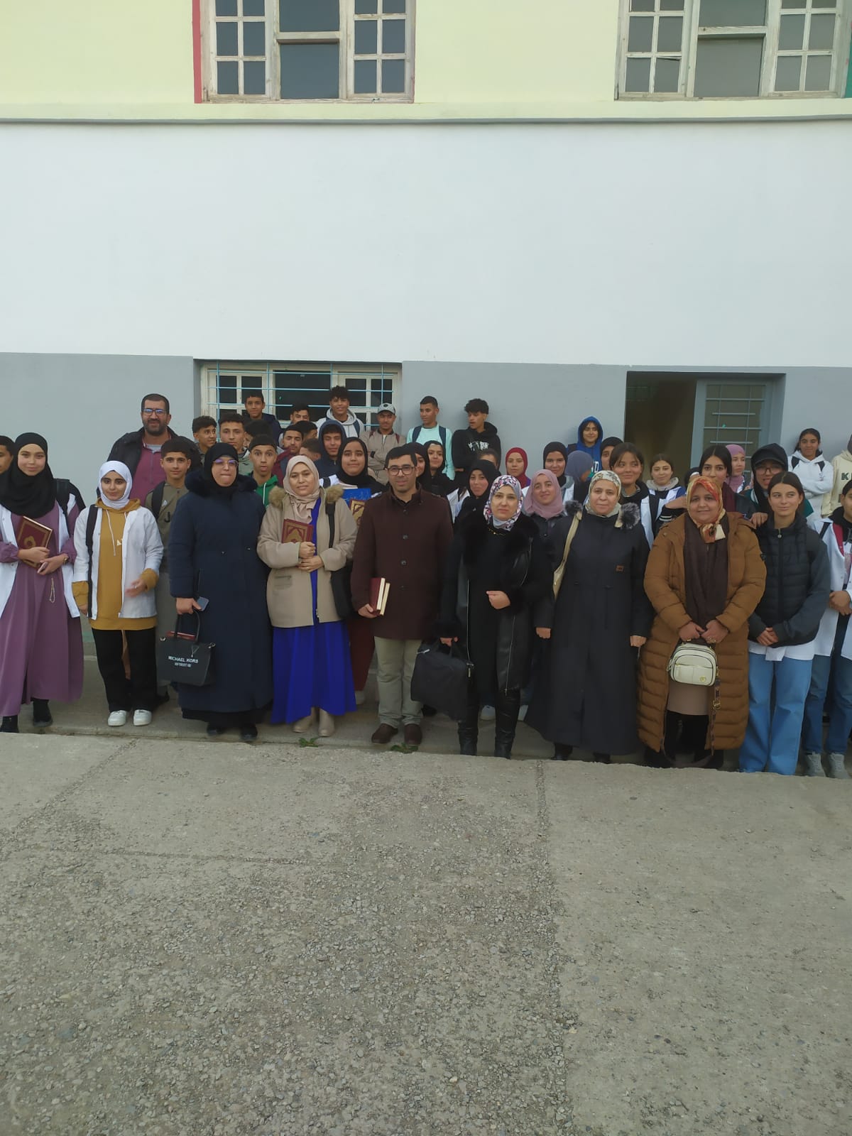 أمسية تحسيسية بعنوان: “حفظ النفس ووقايتها من مخاطر الإدمان” بثانوية ابن زيدون بجماعة باب مرزوقة.