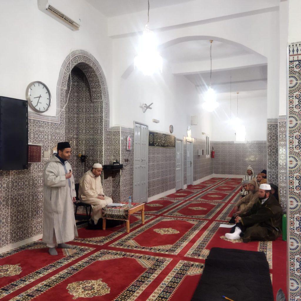 4103bf57-8a40-4cd1-8b39-89165c65d59c-1024x1024 زيارة تفقدية لمتابعة دروس ميثاق العلماء بالمسجد المركزي بجماعة أجدير