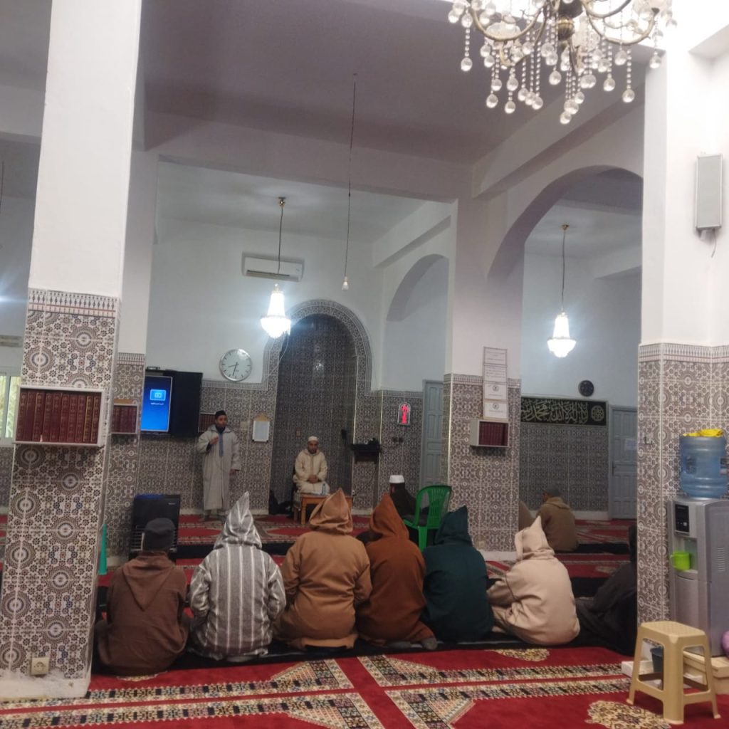 5bab1ee2-b906-4d74-a978-2b10b21b3893-1024x1024 زيارة تفقدية لمتابعة دروس ميثاق العلماء بالمسجد المركزي بجماعة أجدير