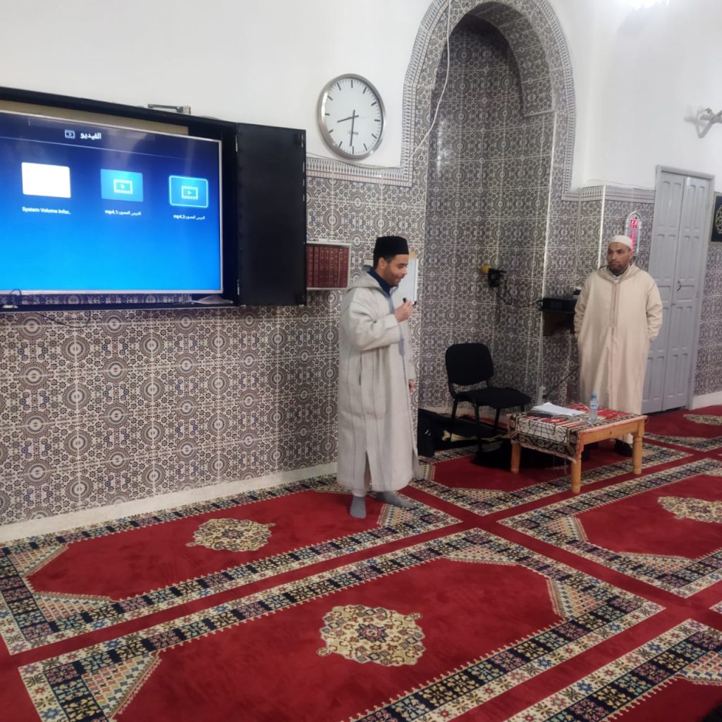 851c3398-aae1-4bb5-bfc9-f4c4b78925cc-1024x1024 زيارة تفقدية لمتابعة دروس ميثاق العلماء بالمسجد المركزي بجماعة أجدير