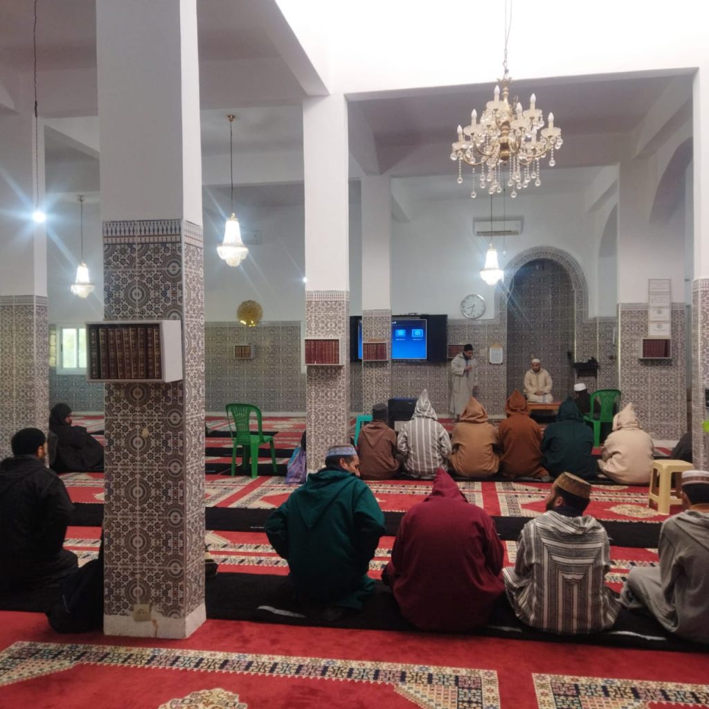 a9fa790f-7e1c-4693-a4d8-d1359347801c-1024x1024 زيارة تفقدية لمتابعة دروس ميثاق العلماء بالمسجد المركزي بجماعة أجدير