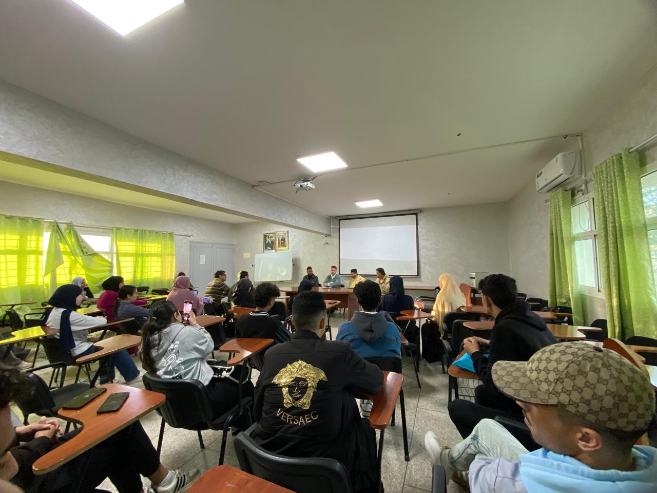 مسابقة في تجويد القرآن الكريم بالمعهد العالي للمهن التمريضية وتقنيات الصحة.