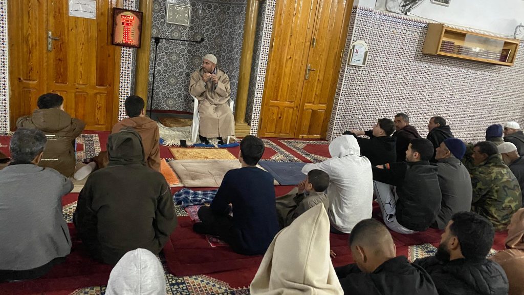 IMG-20250317-WA0075-1024x576 محاضرة بعنوان: "رمضان شهر القرٱن"