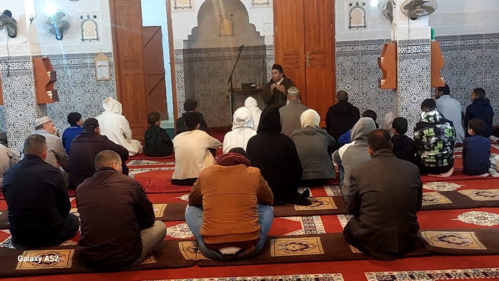 IMG-20250328-WA0127-1024x577 محاضرة بعنوان:" فضل العطاء وقضاء حوائج الناس"
