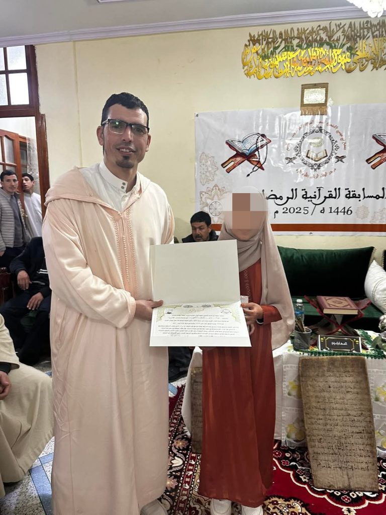 IMG_20250329_234040-768x1024 تحكيم مسابقة في حفظ وتجويد القرآن الكريم، مع حفل ختامي.