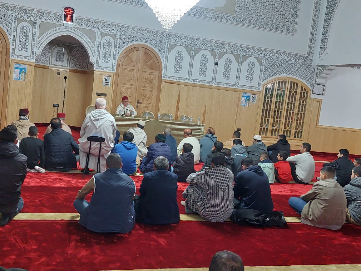 درس وعظي بعنوان “فضل تحري ليلة القدر وفضل قيامها” بمسجد عائشة أم المؤمنين بالجماعة القروية سيدي علي بورقبة، قدمه عضو المجلس العلمي المحلي بتازة ذ.الصغير المصباحي