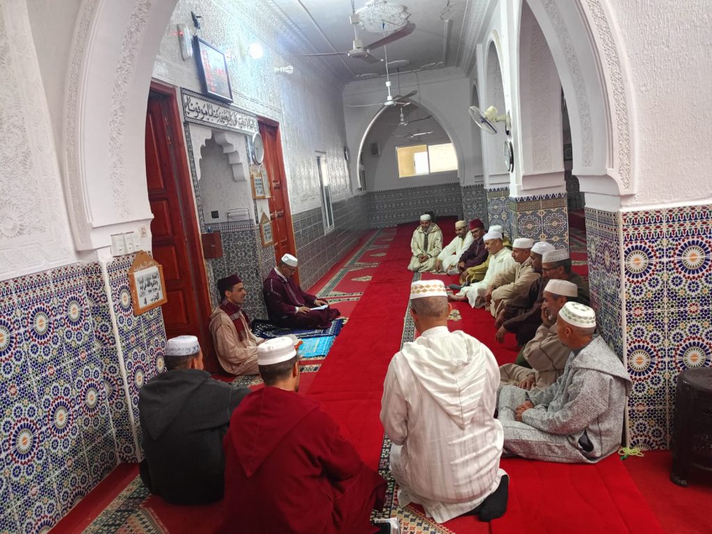 IMG-20250430-WA0005-1024x768 دورة تكوينية لفائدة القيمين الدينيين بجماعة الزراردة بعنوان: "المساجد ودورها في الإصلاح وغرس القيم"
