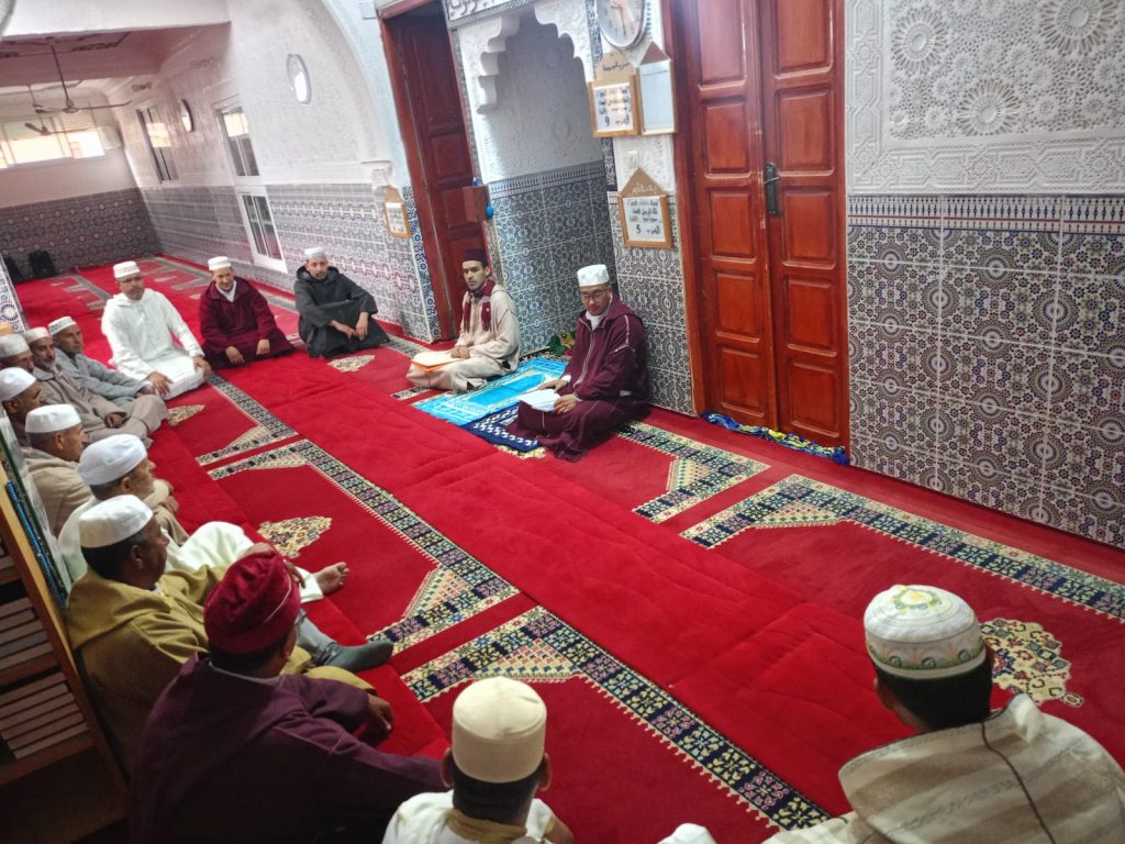 IMG-20250430-WA0007-1024x768 دورة تكوينية لفائدة القيمين الدينيين بجماعة الزراردة بعنوان: "المساجد ودورها في الإصلاح وغرس القيم"