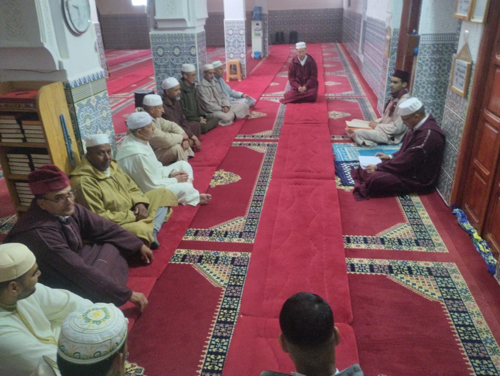 IMG-20250430-WA0009-1024x771 دورة تكوينية لفائدة القيمين الدينيين بجماعة الزراردة بعنوان: "المساجد ودورها في الإصلاح وغرس القيم"