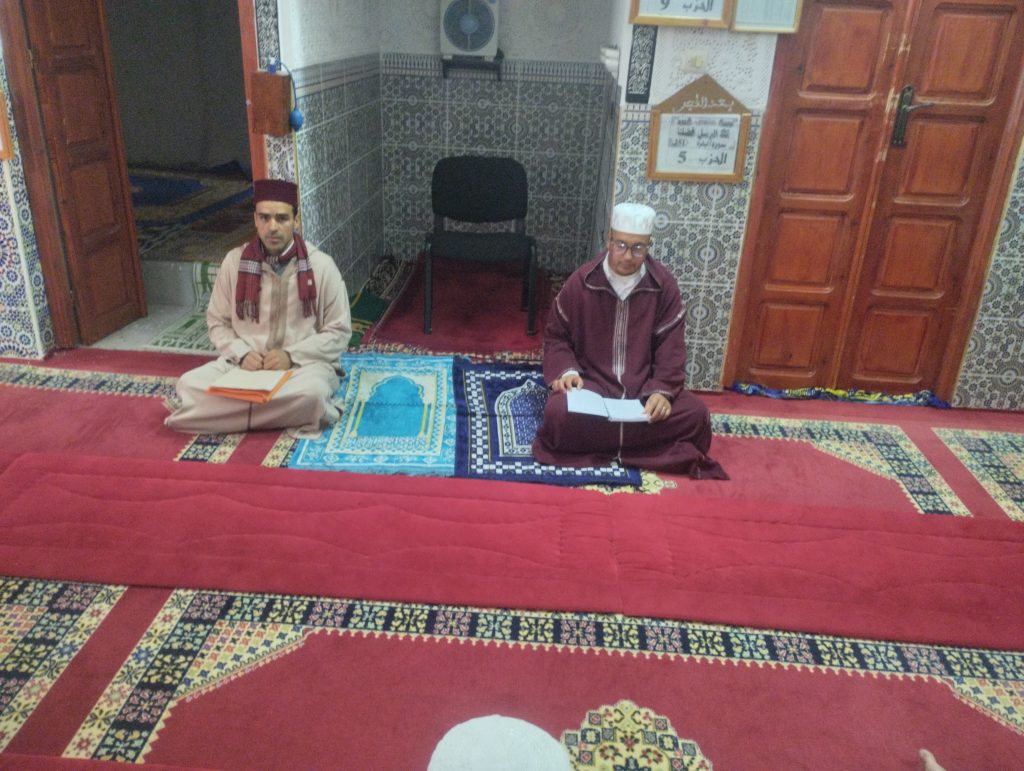 IMG-20250430-WA0015-1024x771 دورة تكوينية لفائدة القيمين الدينيين بجماعة الزراردة بعنوان: "المساجد ودورها في الإصلاح وغرس القيم"