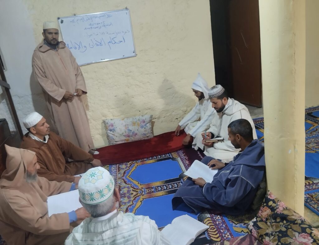 IMG-20250515-WA0023-1024x787 دورة تكوينية لفائدة المؤذنين بجزء من جماعة بني فراسن.