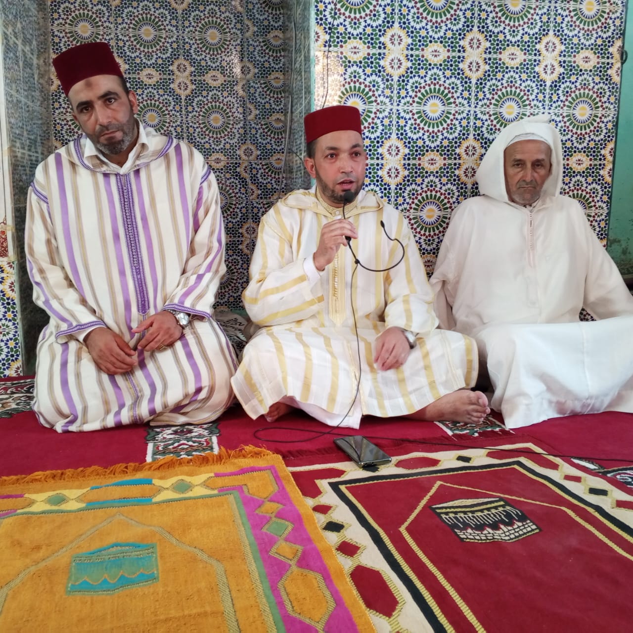 ندوة علمية بعنوان :”أهمية الأخلاق الحميدة في تعامل المسلم مع الآخرين تحقيقا للحياة الطيبة”