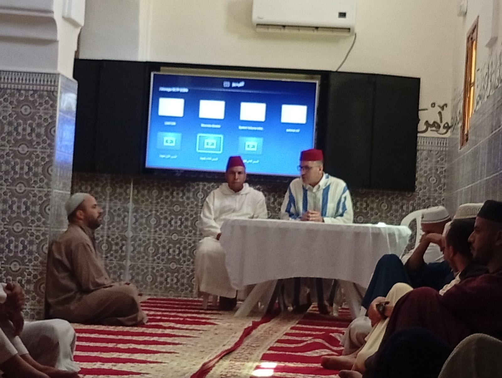 **** زيارة تواصلية لمركز تأهيل الأئمة في إطار خطة ميثاق العلماء بالمسجد المركزي بجماعة : “كاف الغار”.