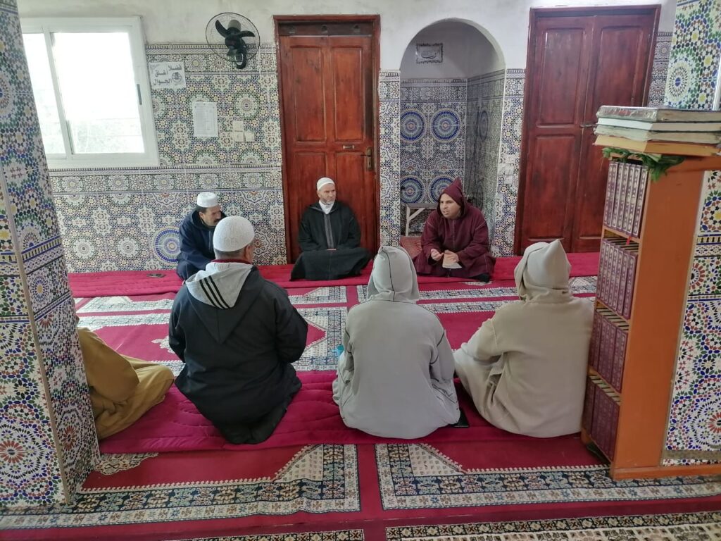 1000330243-1024x768 تقرير عن نشاط علمي في موضوع: "دورة تكوينية في ماجرى به العمل"