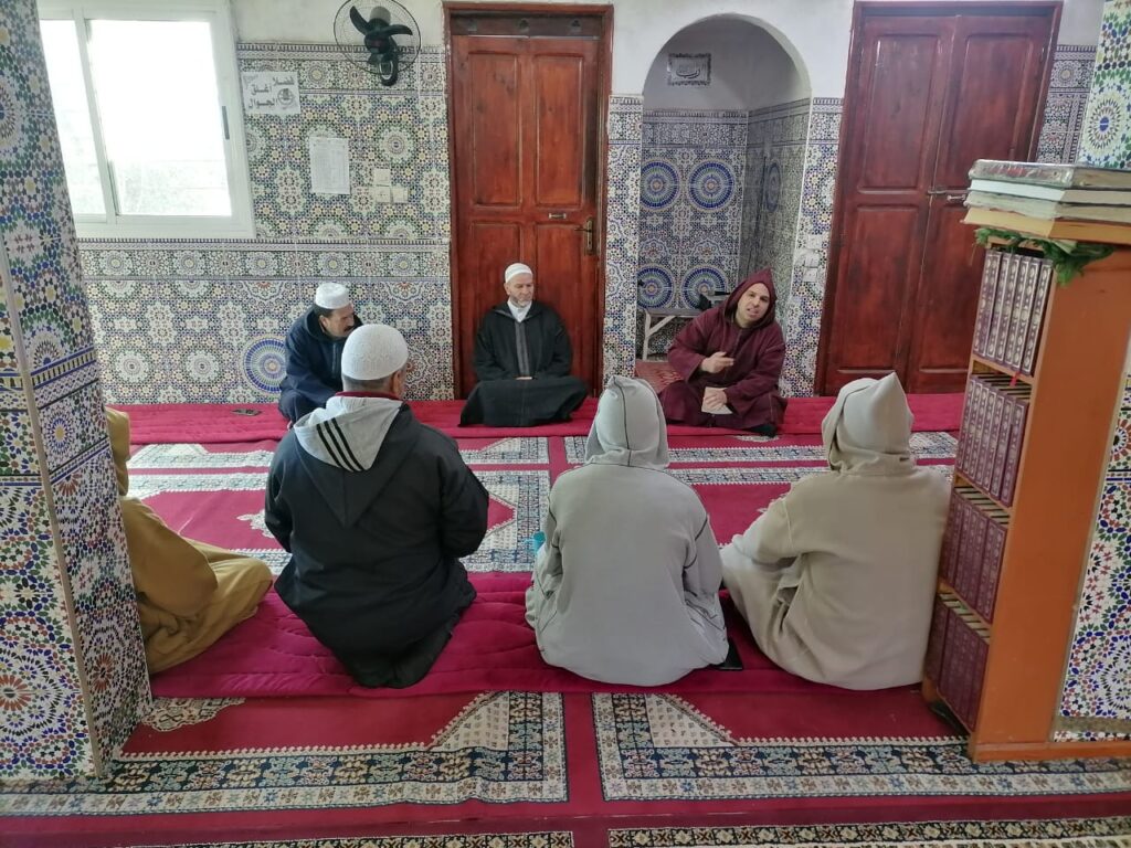 1000330246-1024x768 تقرير عن نشاط علمي في موضوع: "دورة تكوينية في ماجرى به العمل"