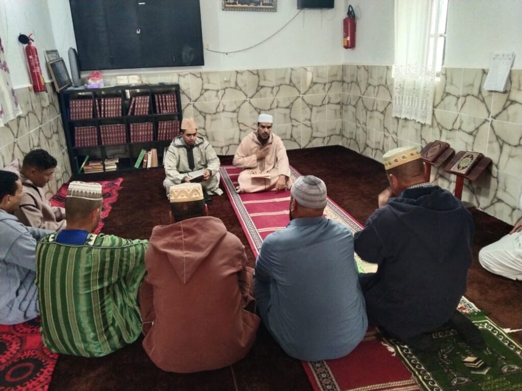 WhatsApp-Image-2025-10-29-at-21.14.05-2-1024x768 تقرير عن نشاط علمي في موضوع: "مظاهر هدي النبي صلى الله عليه وسلم في عبادته"