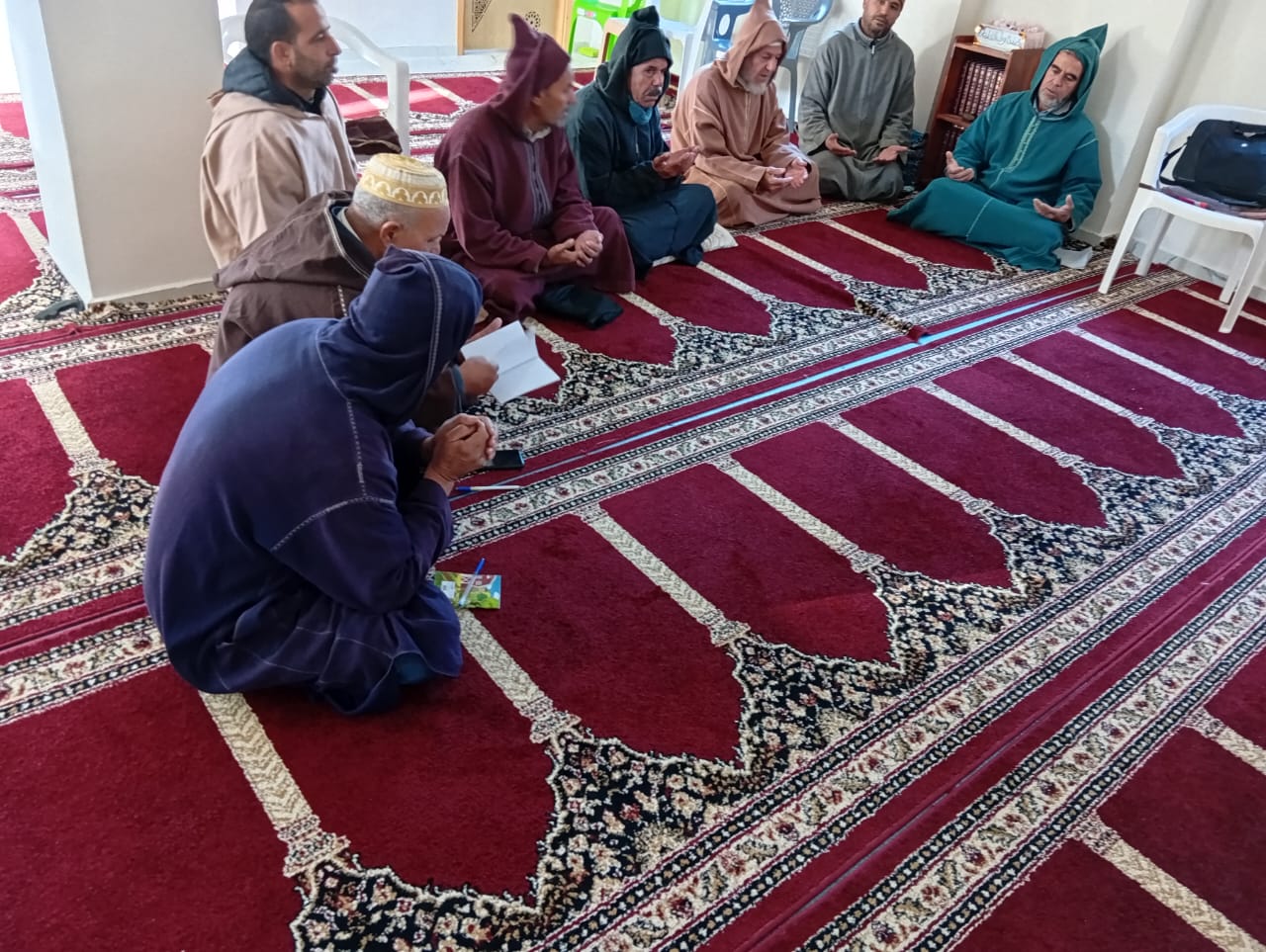 تقرير عن نشاط علمي في موضوع: “دورة تكوينية في ماجرى به العمل”