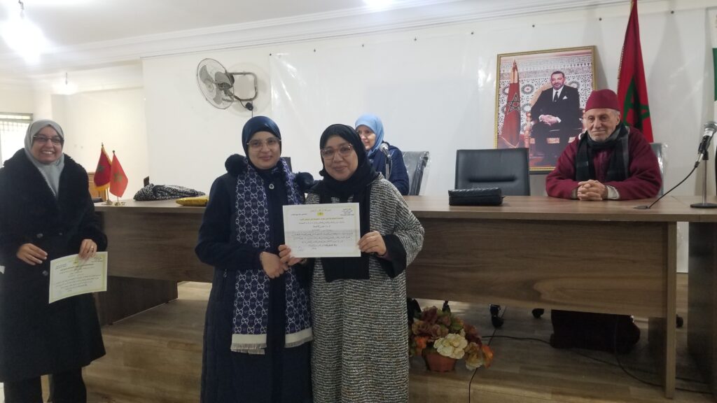 20251224_114045-1024x576 حفل تكريم الفوج الرابع و الخامس من المستفيدات  من الدورات التكوينية  في "تجهيز الميت وفق المذهب المالكي"