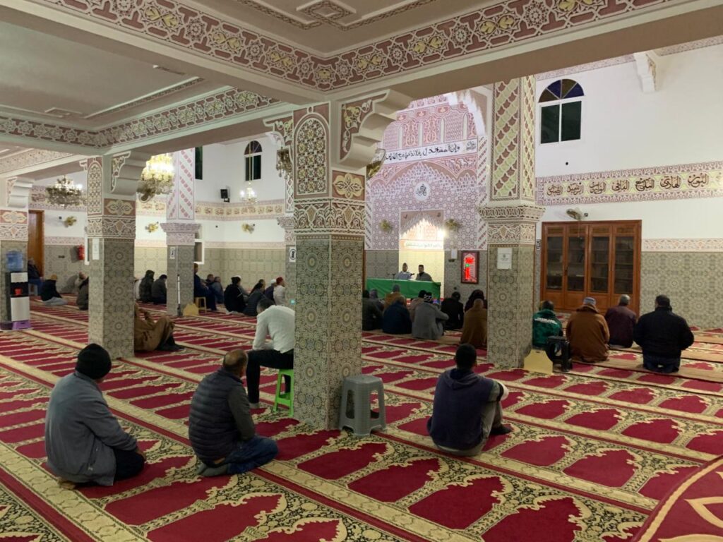 IMG-20251201-WA0040-1024x768 تقرير عن ندوة بعنوان : "هدي النبي صلى الله عليه وسلم مع أهل بيته".