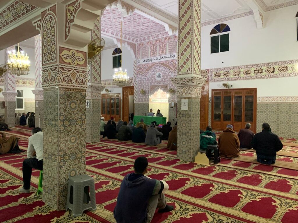 IMG-20251201-WA0043-1024x768 تقرير عن ندوة بعنوان : "هدي النبي صلى الله عليه وسلم مع أهل بيته".