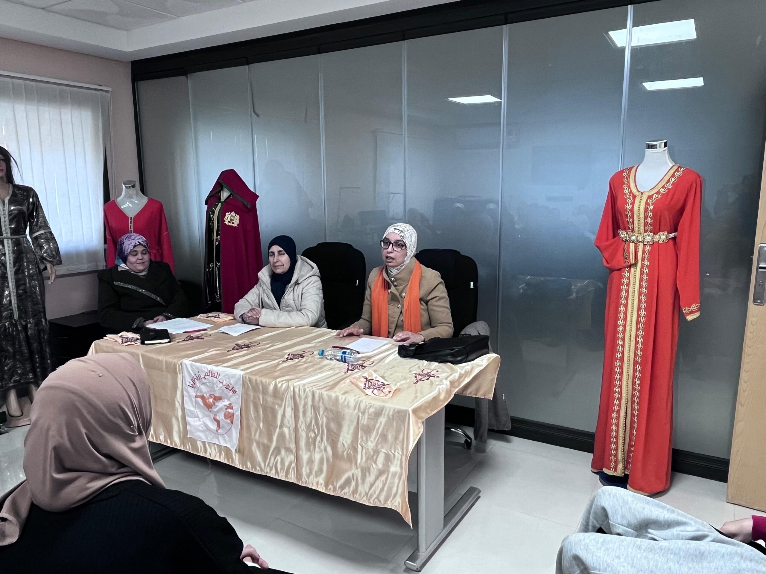 تقرير عن ندوة بعنوان : “الحد من العنف ضد النساء” .