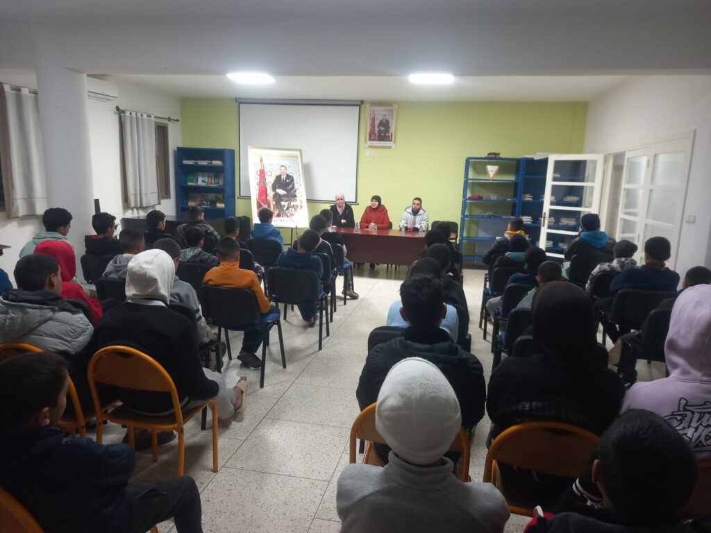 adff8ef8-106a-4422-b497-2a28d0a3ae94-1024x768 تقرير عن نشاط علمي في موضوع: "المنهج النبوي في تربية الشباب"