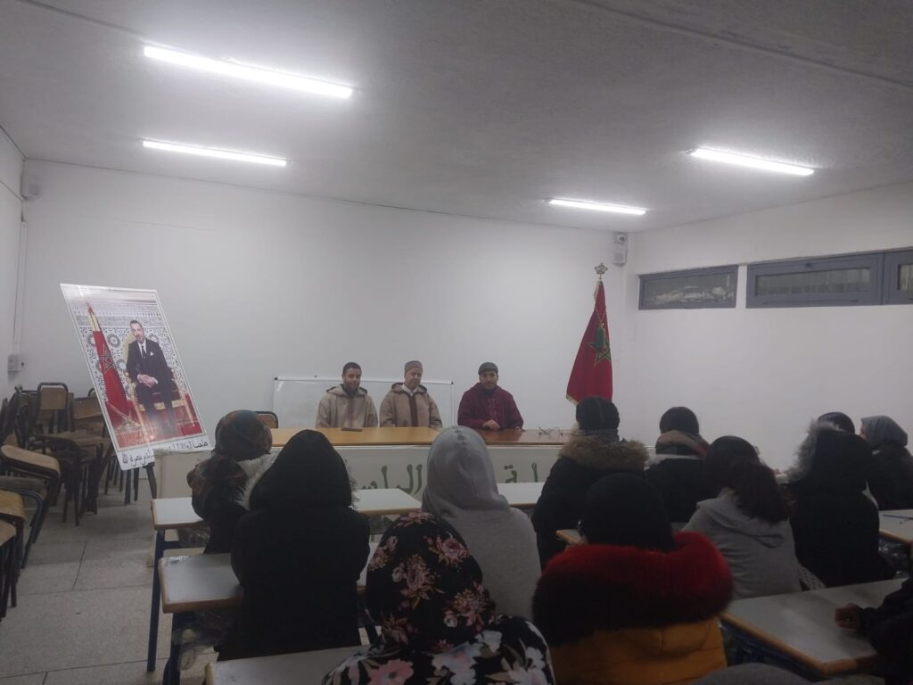 d6a71575-3911-4180-a934-12e67641bec4-1024x768 تقرير عن نشاط علمي في موضوع: "المرأة والوطنية من خلال السيرة النبوية"