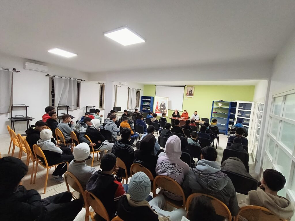 d7fb3ec5-49b1-419b-8b47-44d827dae317-1024x768 تقرير عن نشاط علمي في موضوع: "المنهج النبوي في تربية الشباب"