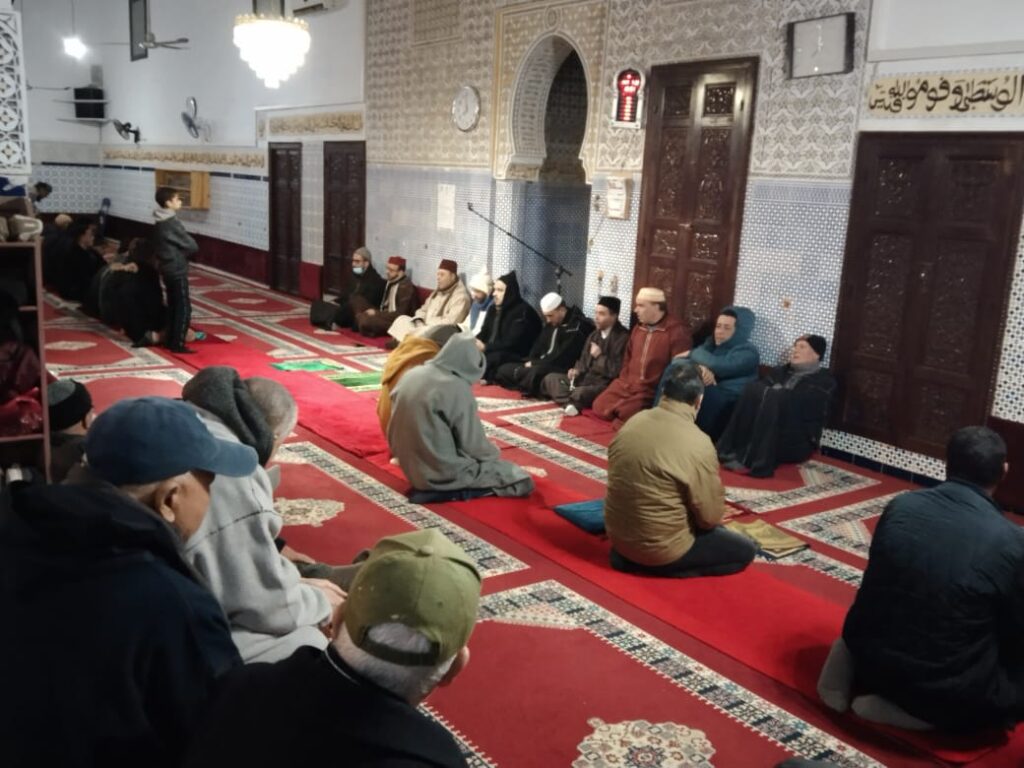 8aa4af0a-c2b5-4f89-81a7-379f37bf330c-1024x768 تقرير عن نشاط علمي في موضوع: "مجلس للصلاة على رسول الله صلى الله عليه وسلم"