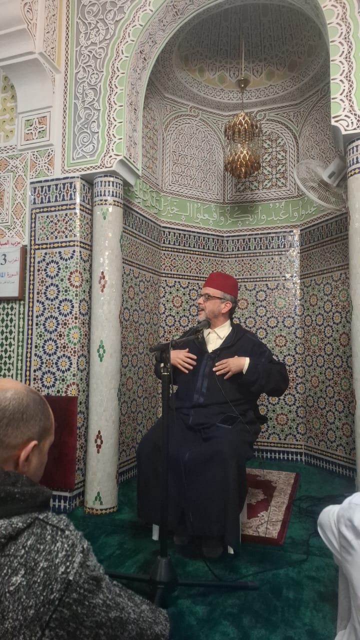 تقرير عن نشاط علمي في موضوع: درس ديني بعنوان : منهج الدخول إلى عالم تدبر القرآن الكريم والعمل به.