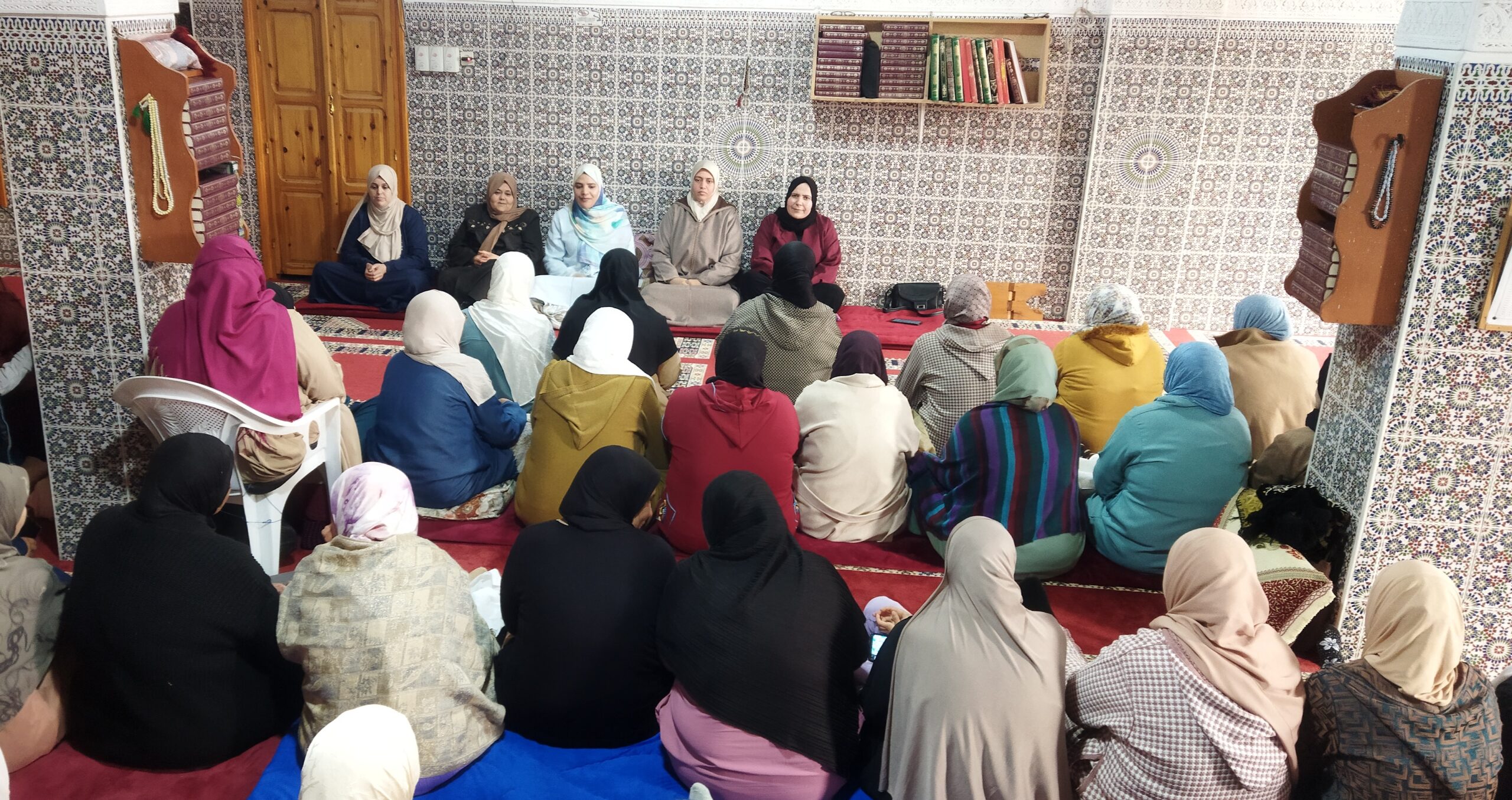 تقرير عن نشاط علمي في موضوع: مجلس نسائي للصلاة على النبي صلى الله عليه وسلم (إعداد: المرشدة عائشة العمري)