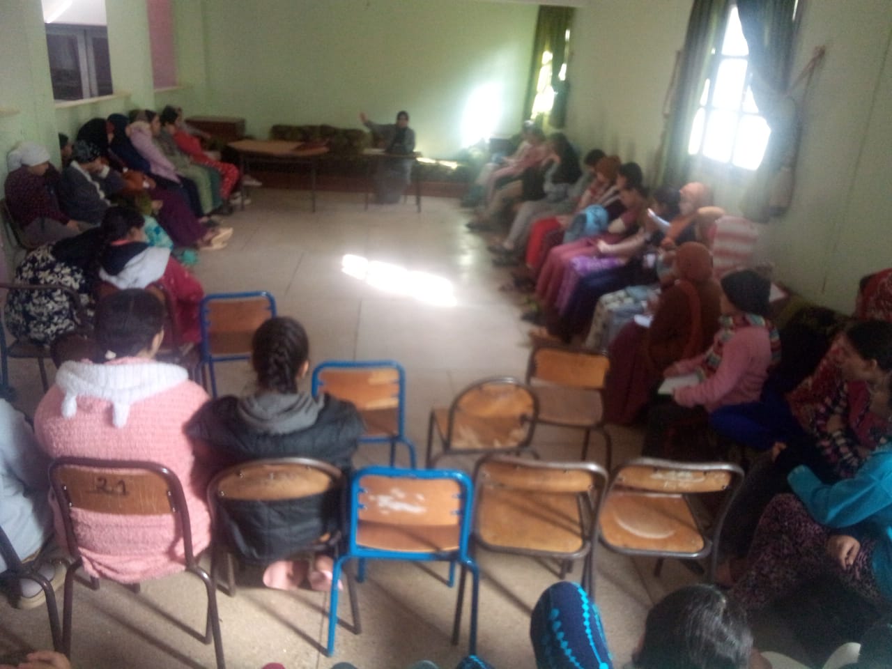 جلسة استماع بفضاء دار الطالبة بتاهلة