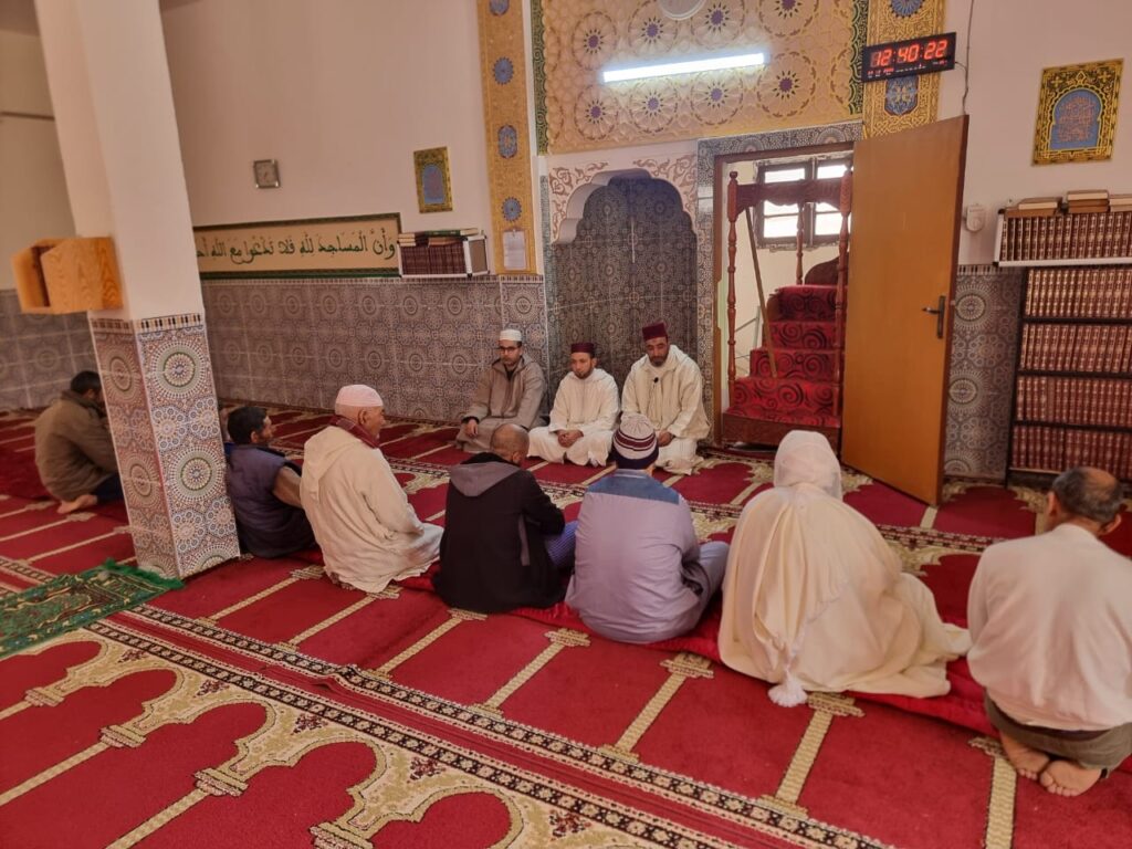 1000366525-1024x768 تقرير عن نشاط علمي في موضوع: هدي رسول الله صلى الله عليه وسلم في التربية والتعليم "الرفق واللين أنموذجا" (إعداد: الإمام المرشد عبد الرزاق العمراني)