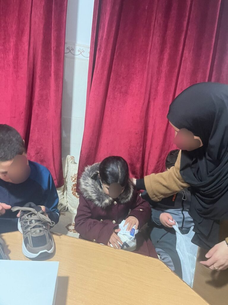 5b7809af-1b14-47bc-82b0-12effb1a1e5e-768x1024 نشاط في موضوع: عمل اجتماعي "توزيع ألبسة العيد" (إعداد: كريمة حبوبي)