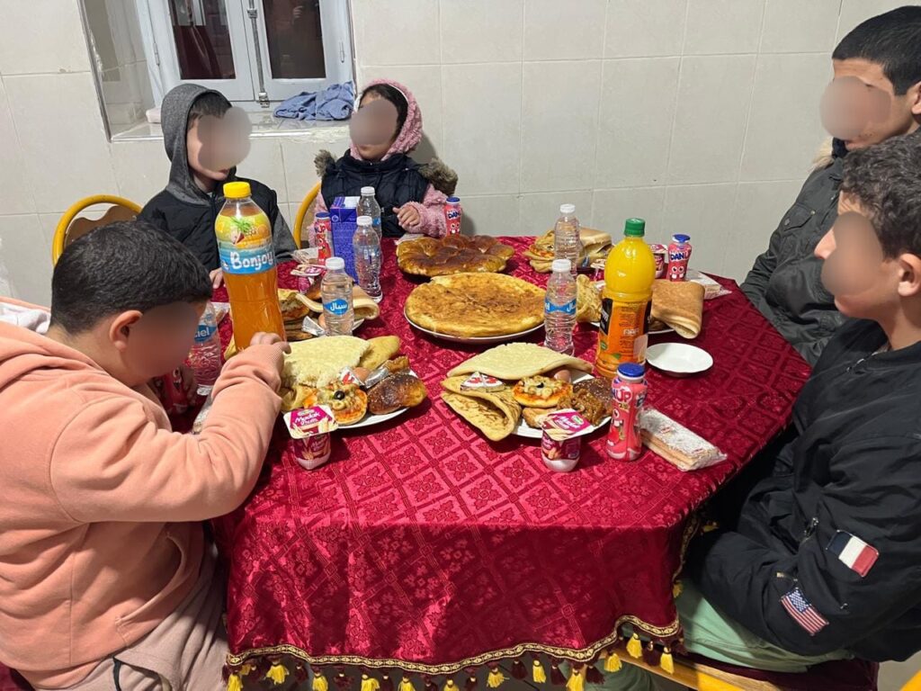 8860a2cd-3c0b-4894-ba86-a3e6759473d4-1024x768 عمل اجتماعي "وجبة إفطار"