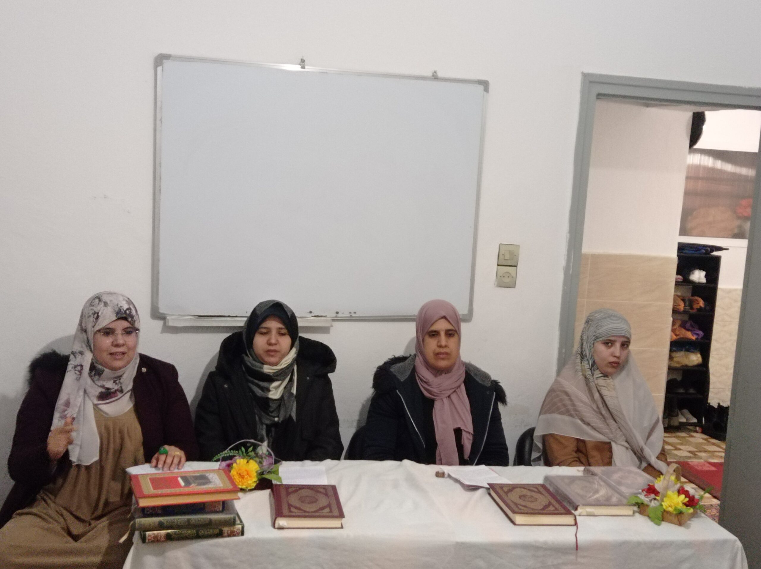 تقرير عن نشاط علمي في موضوع: مجلس للذكر والصلاة على الرسول صلى الله عليه وسلم (إعداد: المرشدة لبنى العبوي)