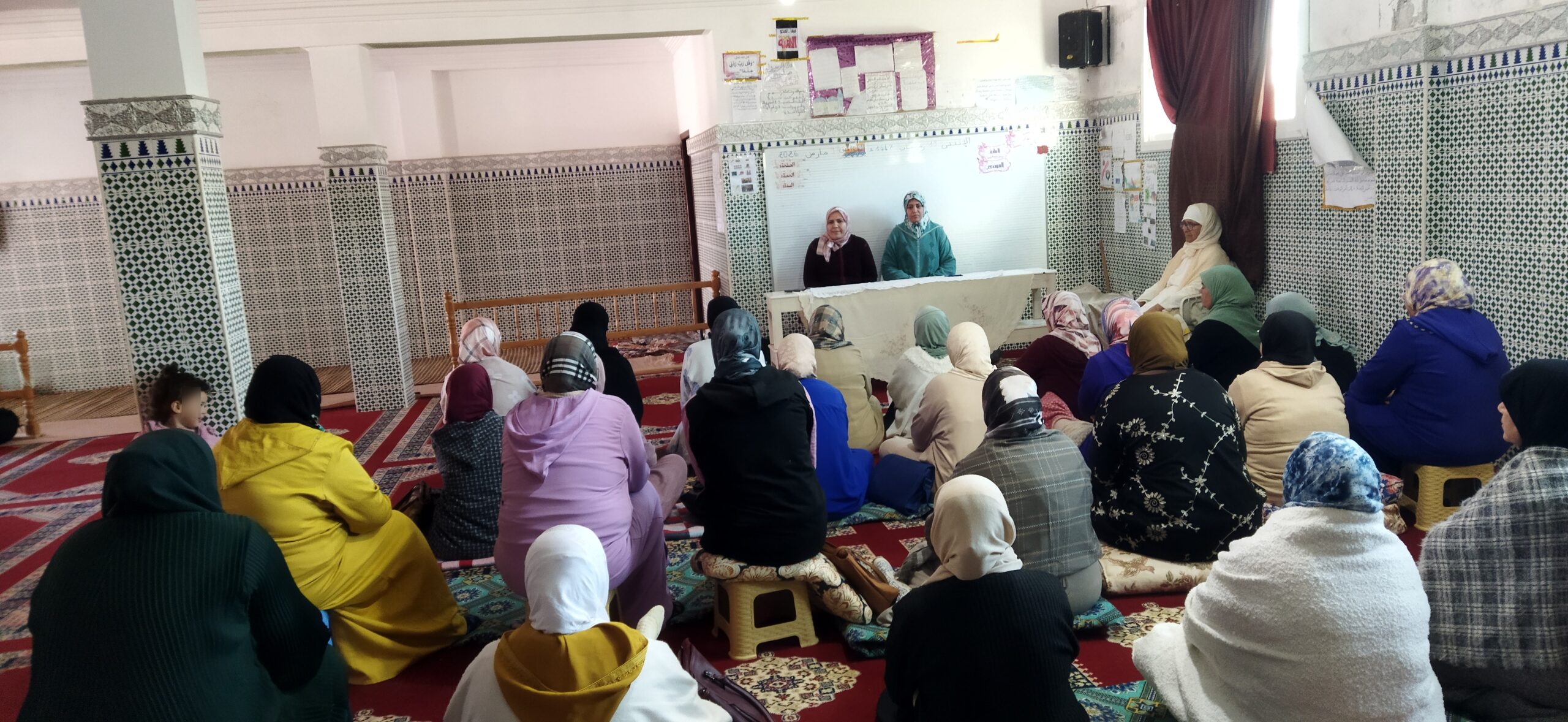 تقرير عن نشاط علمي في موضوع: ندوة بعنوان: * هدايا رمضان من خلال هدي النبي العدنان* (إعداد: المرشدة عائشة العمري)