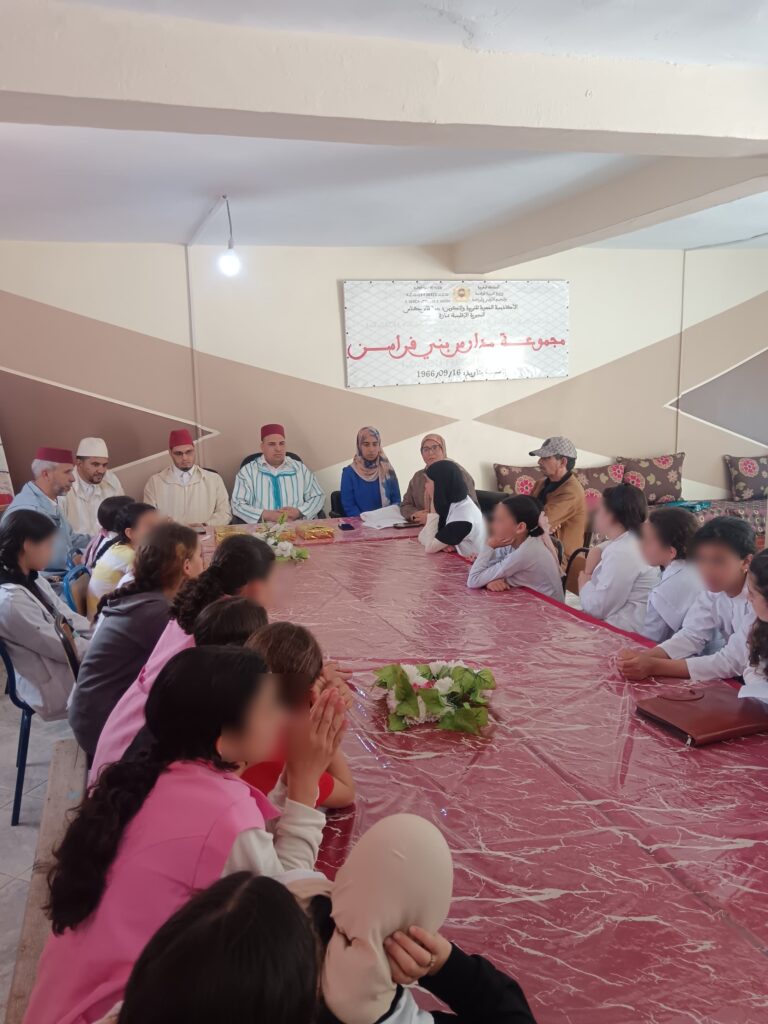 1000390049-1-768x1024 نشاط في موضوع:الاحتفال باليوم العالمي للصحة، واليوم العالمي للكتاب وحقوق المؤلف، وتوزيع الجوائز على الفائزين في مسابقة الأيام الدراسية حول السيرة النبوية الشريفة (إعداد: الإمام المرشد عبد الحي المسعودي)