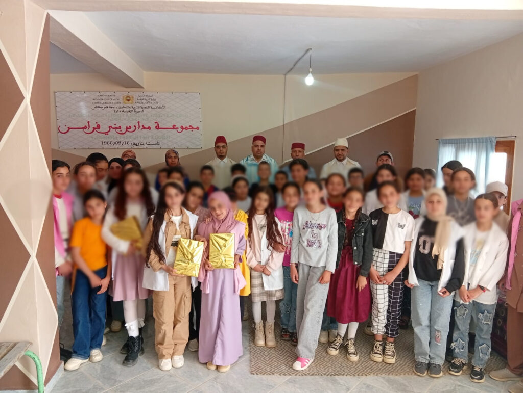 نشاط في موضوع:الاحتفال باليوم العالمي للصحة، واليوم العالمي للكتاب وحقوق المؤلف، وتوزيع الجوائز على الفائزين في مسابقة الأيام الدراسية حول السيرة النبوية الشريفة (إعداد الإمام المرشد عبد الحي المسعودي.) (إعداد: الإمام المرشد عبد الحي المسعودي)