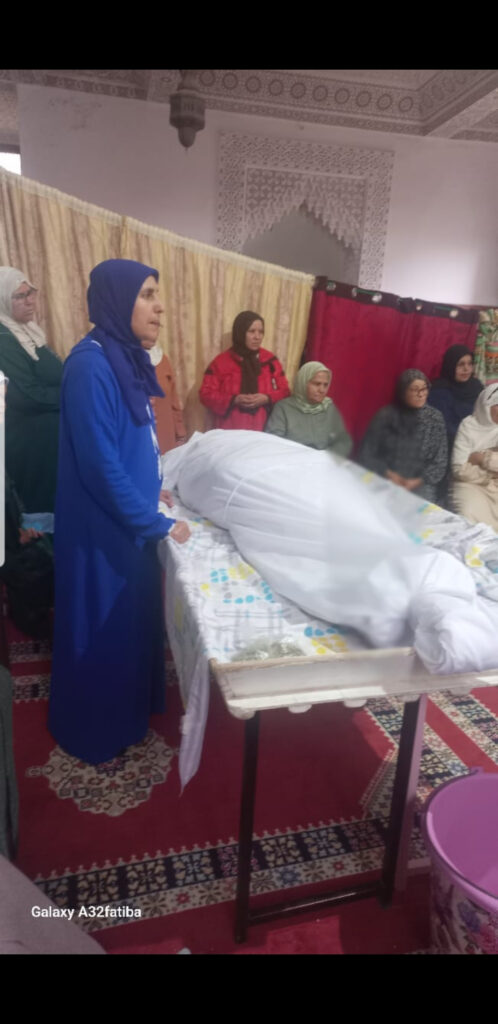 Screenshot_20260421-091948_WhatsApp-1-498x1024 نشاط في موضوع: دورة تكوينية في فقه تغسيل الميت وتكفينه (إعداد: ذة : فاطمة مزوز عضو المجلس العلمي)