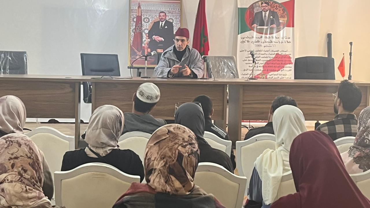 تقرير عن : دورة تكوينية ‏‎مستمرة في فقه العبادات لفائدة الواعظات ومؤطري ومؤطرات برنامج محو الأمية بمساجد تازة .