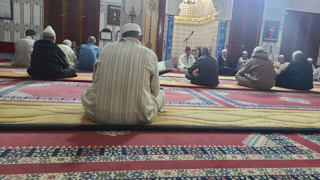 eef6d9a3-854c-4009-86b4-fb60e22de579-1024x576 نشاط في موضوع: مجلس للصلاة على الرسول الله صلى الله عليه وسلم