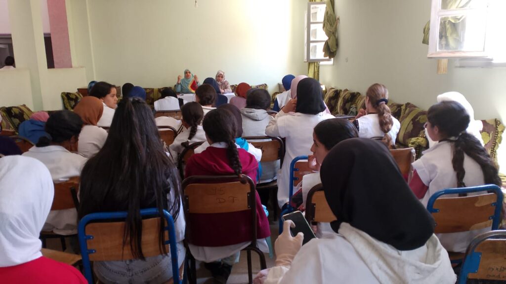 1000287158-1-1024x576 نشاط في موضوع: رفقا بالقوارير:الهدي النبوي في الحوار مع الفتيات (إعداد: مارية بورايس)