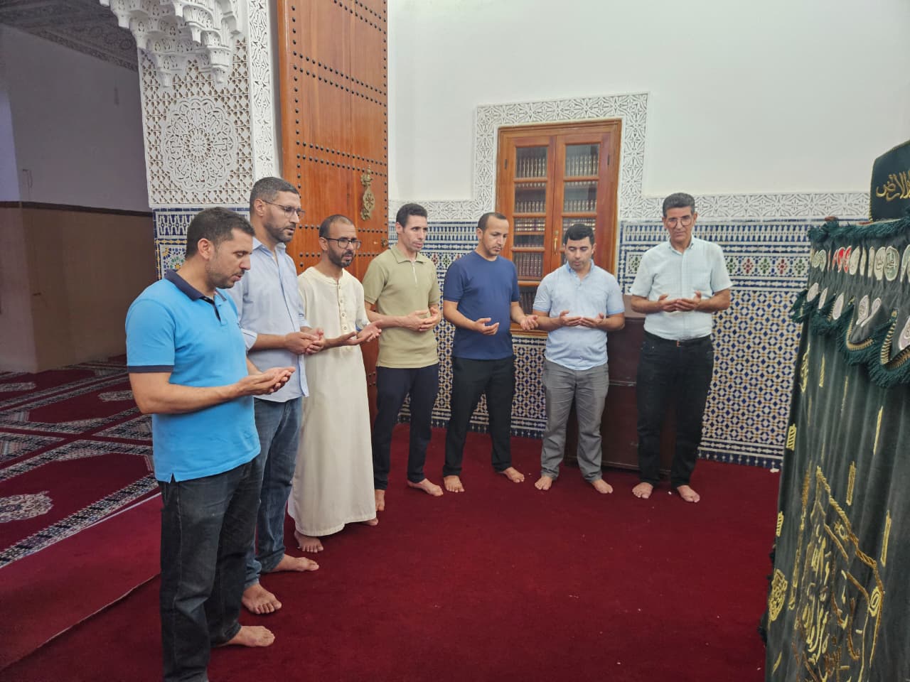 نشاط في موضوع: زيارة ميدانية لبعض معالم وأعلام وصلحاء المدينة (إعداد: خالد شاووش)